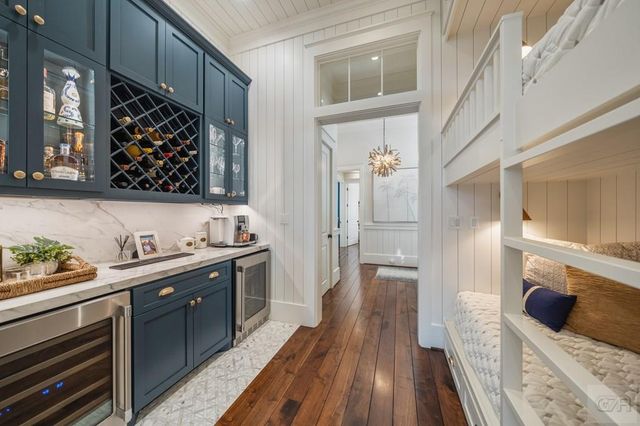 2622 E Seaside Drive, Galveston, TX 77550