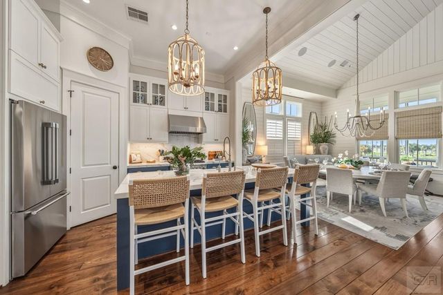 2622 E Seaside Drive, Galveston, TX 77550