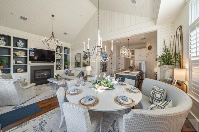 2622 E Seaside Drive, Galveston, TX 77550