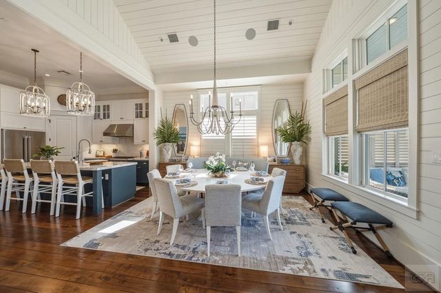 2622 E Seaside Drive, Galveston, TX 77550