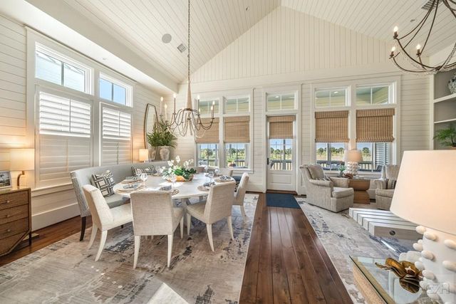 2622 E Seaside Drive, Galveston, TX 77550
