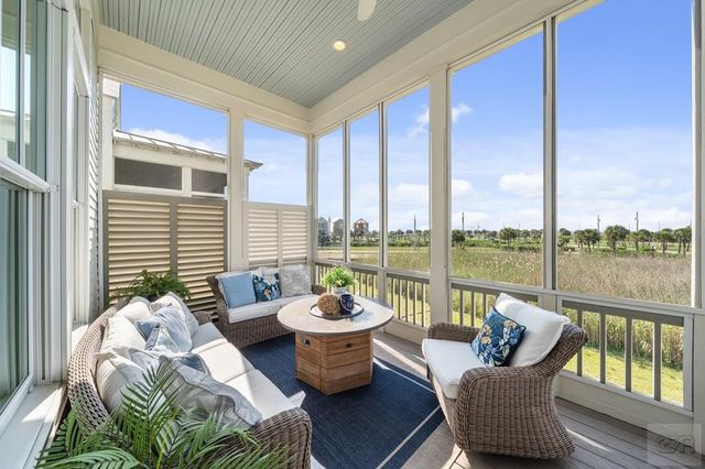 2622 E Seaside Drive, Galveston, TX 77550