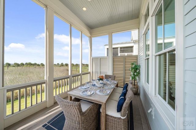 2622 E Seaside Drive, Galveston, TX 77550