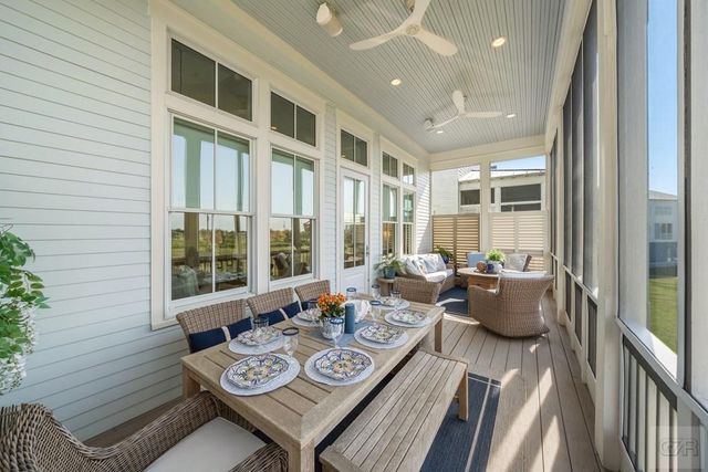 2622 E Seaside Drive, Galveston, TX 77550