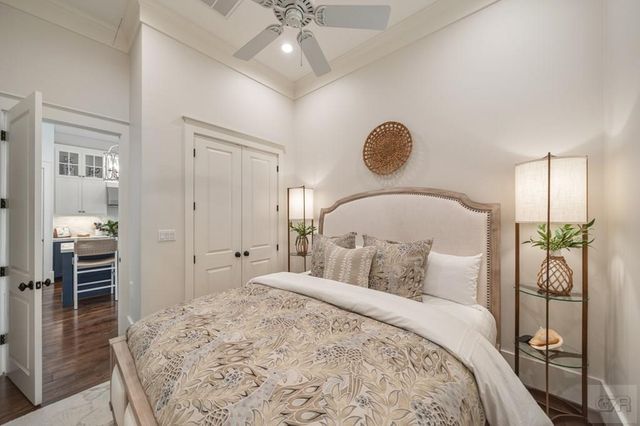 2622 E Seaside Drive, Galveston, TX 77550