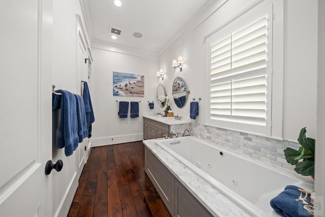 2622 E Seaside Drive, Galveston, TX 77550