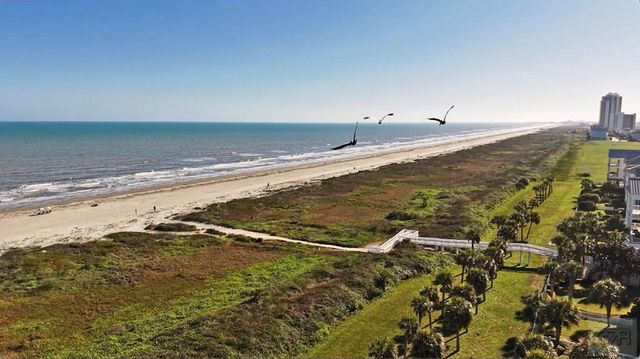 2622 E Seaside Drive, Galveston, TX 77550