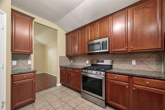 6922 Summer Bridge Lane, Spring, TX 77379