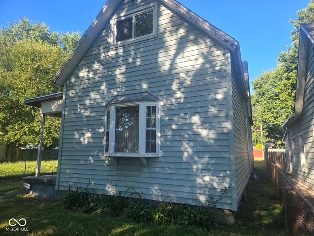 1926 N 8th Street, Terre Haute, IN 47804