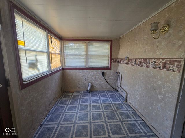 1926 N 8th Street, Terre Haute, IN 47804