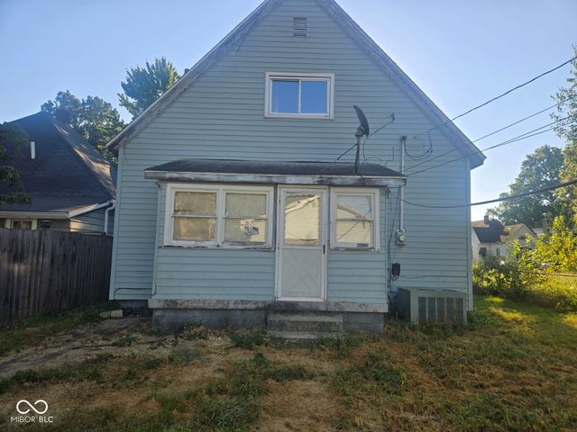 1926 N 8th Street, Terre Haute, IN 47804