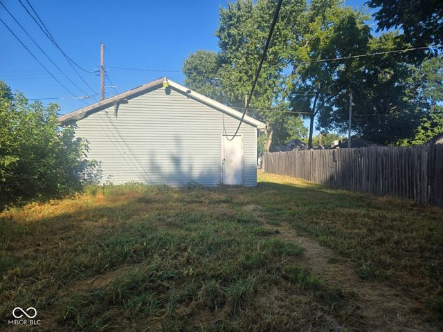 1926 N 8th Street, Terre Haute, IN 47804