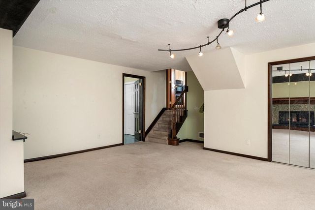 403 LAKESIDE BLVD, Hamilton, NJ 08610