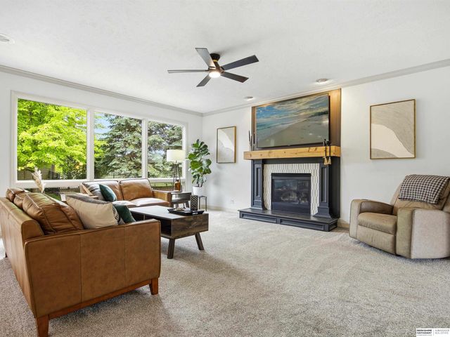 16505 Bauman Circle, Omaha, NE 68116