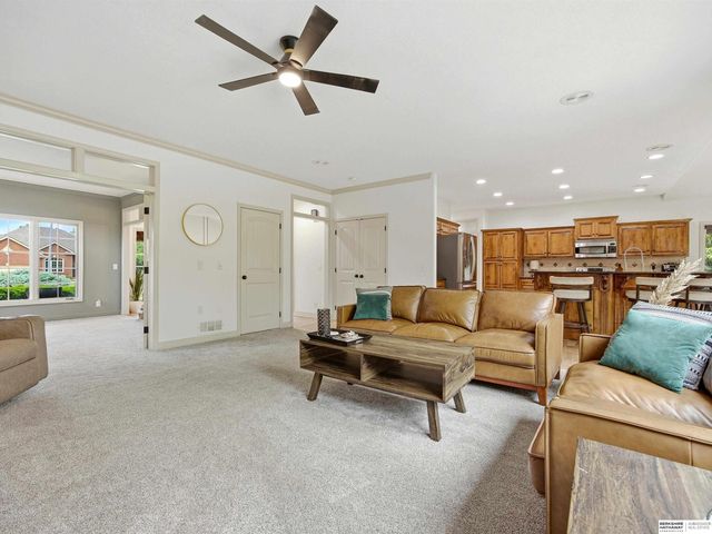 16505 Bauman Circle, Omaha, NE 68116