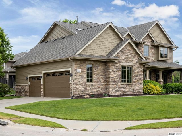 16505 Bauman Circle, Omaha, NE 68116