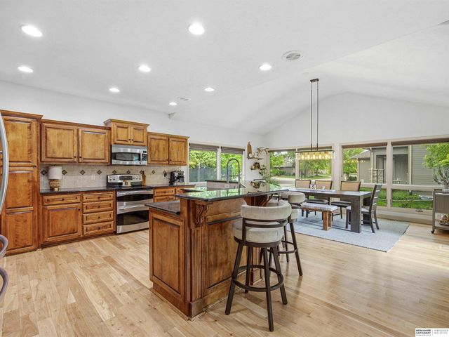 16505 Bauman Circle, Omaha, NE 68116