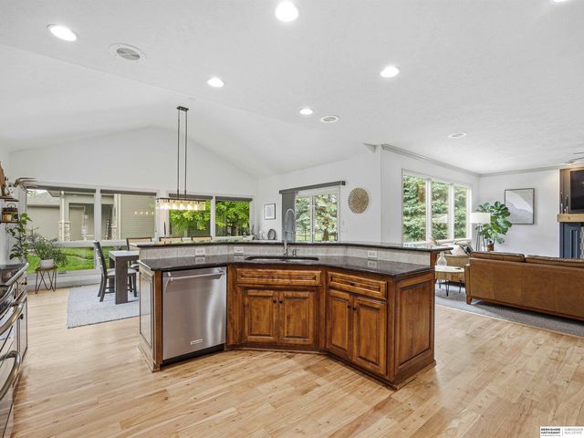 16505 Bauman Circle, Omaha, NE 68116