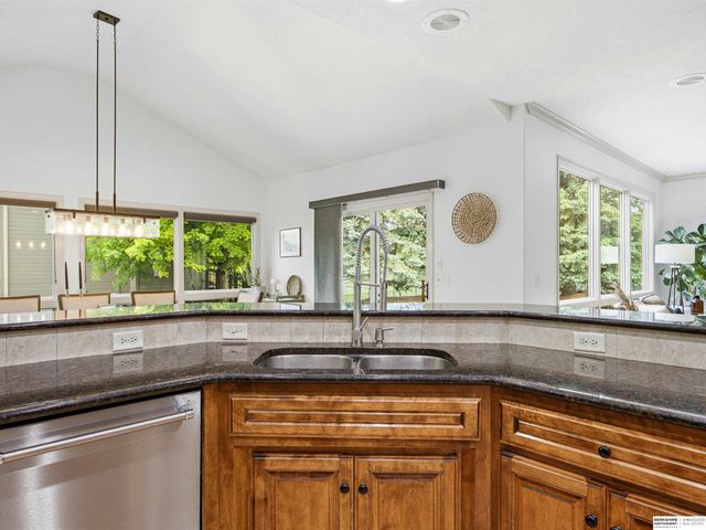 16505 Bauman Circle, Omaha, NE 68116
