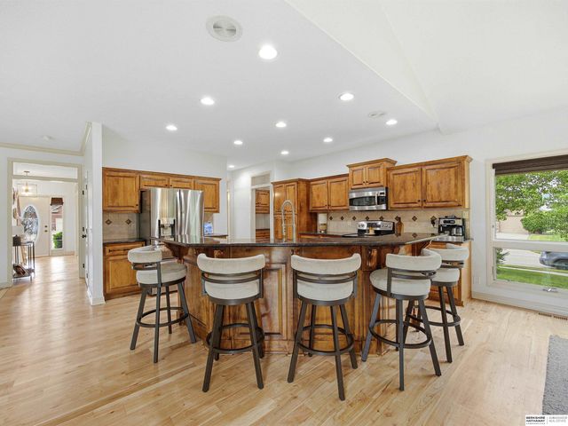 16505 Bauman Circle, Omaha, NE 68116