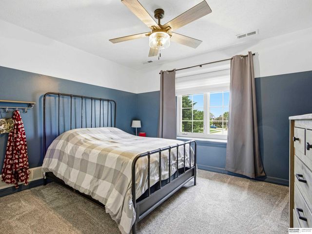 16505 Bauman Circle, Omaha, NE 68116