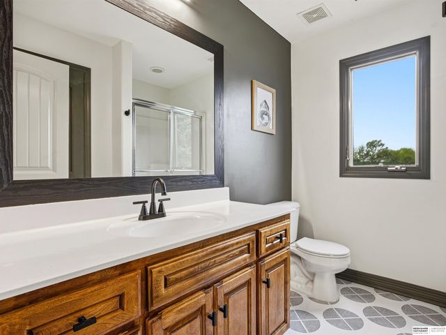 16505 Bauman Circle, Omaha, NE 68116