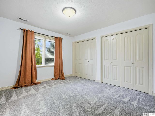 16505 Bauman Circle, Omaha, NE 68116