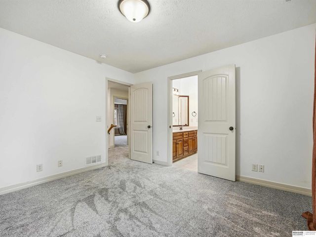 16505 Bauman Circle, Omaha, NE 68116
