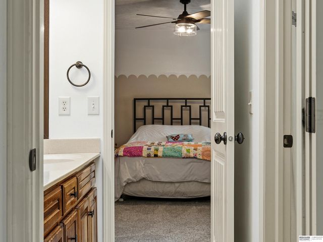 16505 Bauman Circle, Omaha, NE 68116