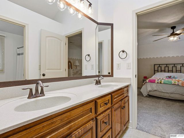 16505 Bauman Circle, Omaha, NE 68116