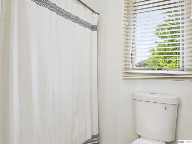 16505 Bauman Circle, Omaha, NE 68116