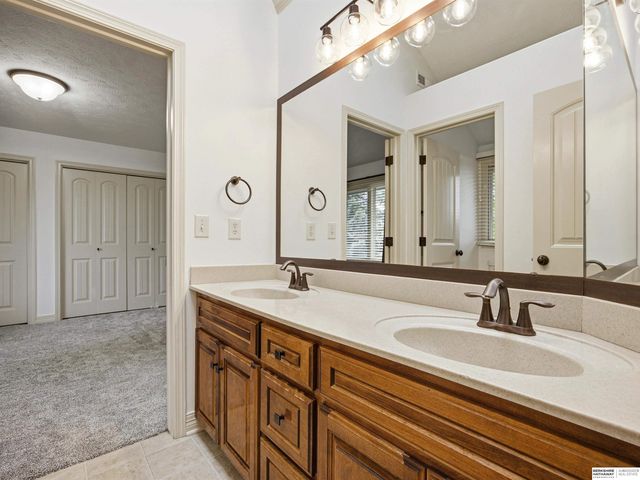 16505 Bauman Circle, Omaha, NE 68116
