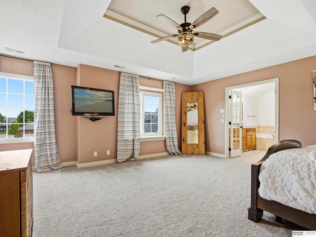 16505 Bauman Circle, Omaha, NE 68116