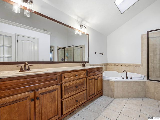 16505 Bauman Circle, Omaha, NE 68116