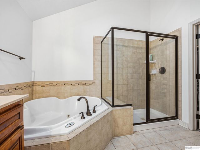 16505 Bauman Circle, Omaha, NE 68116