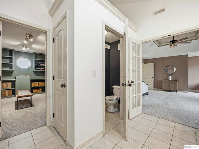 16505 Bauman Circle, Omaha, NE 68116