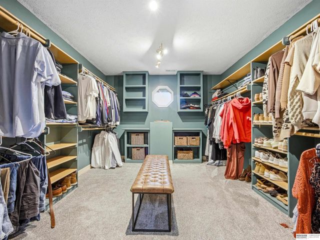 16505 Bauman Circle, Omaha, NE 68116