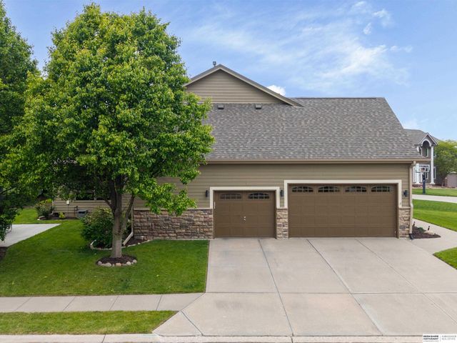 16505 Bauman Circle, Omaha, NE 68116