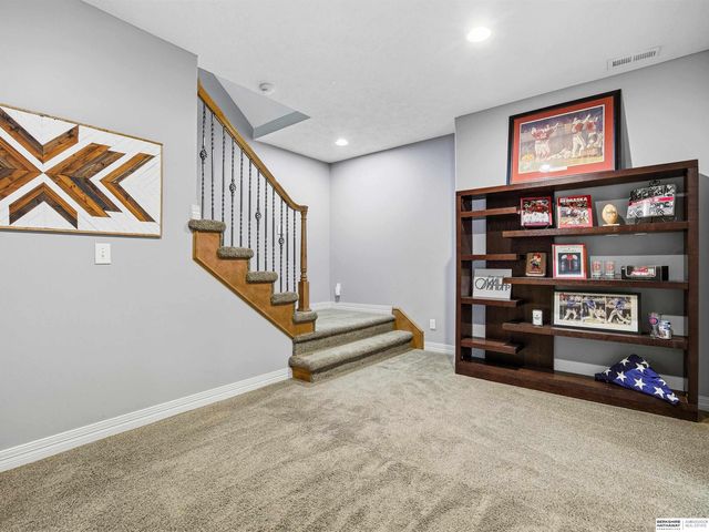 16505 Bauman Circle, Omaha, NE 68116