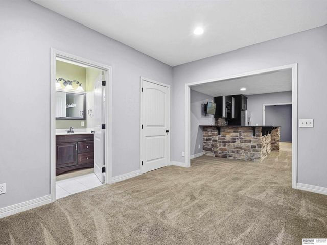16505 Bauman Circle, Omaha, NE 68116