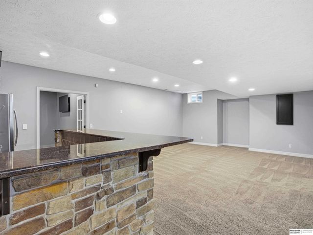 16505 Bauman Circle, Omaha, NE 68116