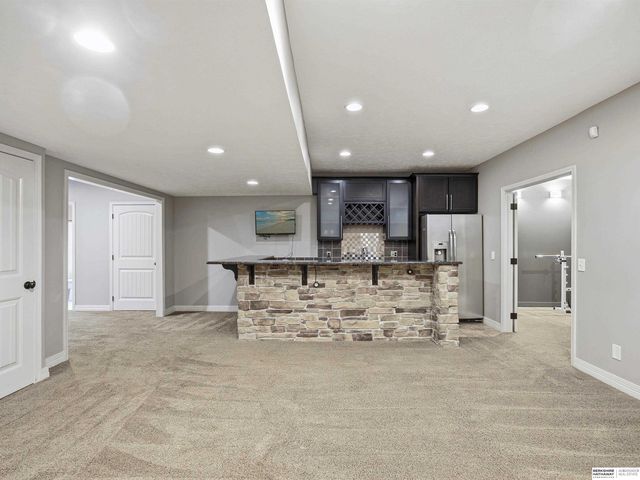 16505 Bauman Circle, Omaha, NE 68116