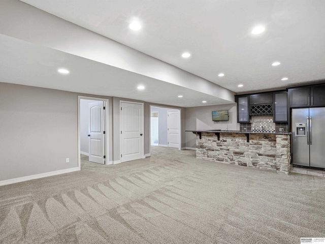 16505 Bauman Circle, Omaha, NE 68116