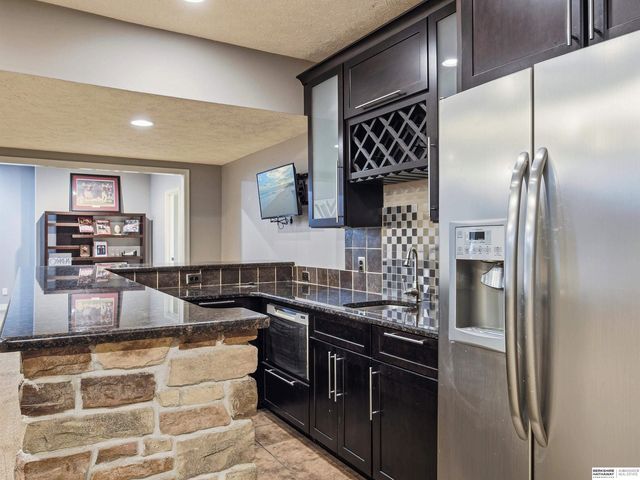 16505 Bauman Circle, Omaha, NE 68116