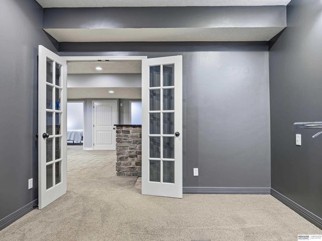 16505 Bauman Circle, Omaha, NE 68116