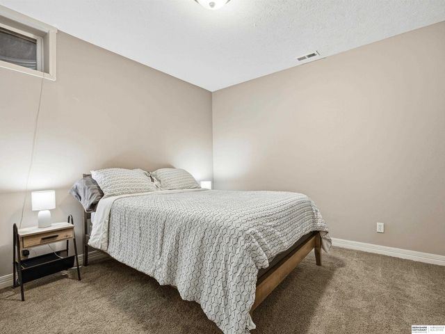 16505 Bauman Circle, Omaha, NE 68116