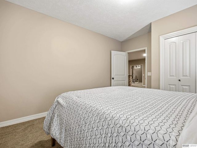 16505 Bauman Circle, Omaha, NE 68116