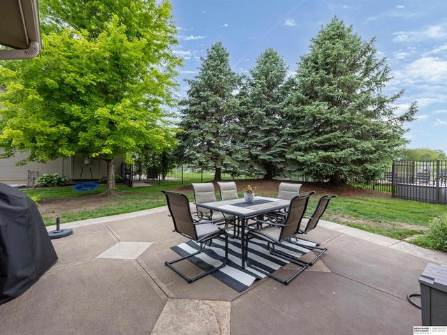16505 Bauman Circle, Omaha, NE 68116