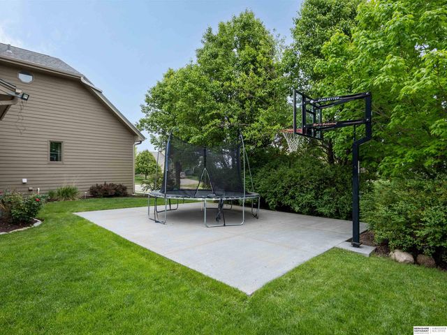 16505 Bauman Circle, Omaha, NE 68116