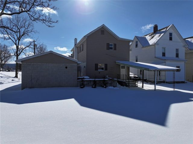 330 Spruce St, Latrobe, PA 15650